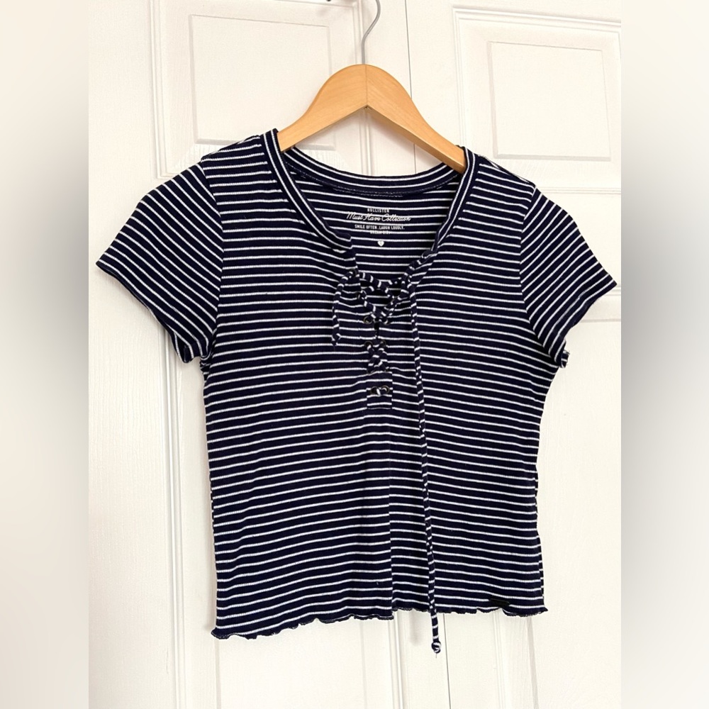 Hollister Cropped Short Sleeve Top